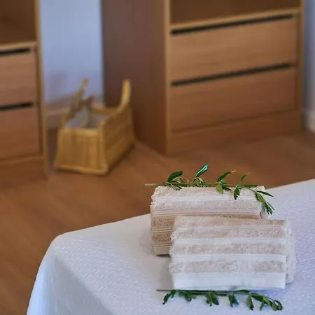 épicos House, Your Away From Home. * Nogueira (Viana do Castelo)