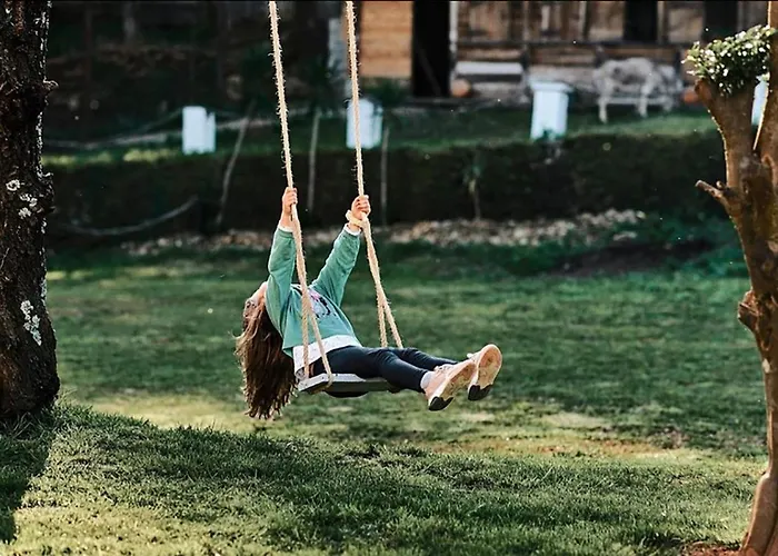 épicos House, Your Away From Home. *