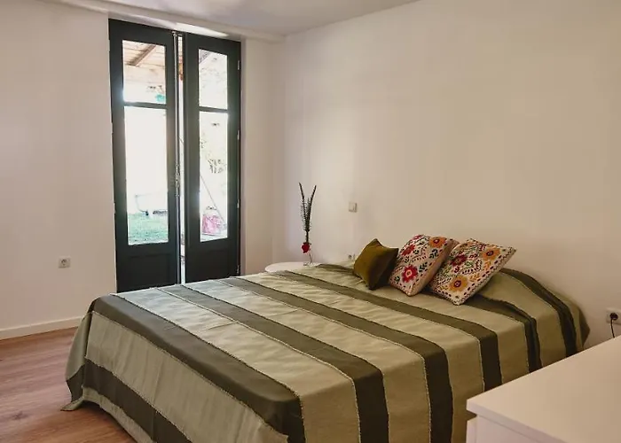 épicos House, Your Away From Home. * Nogueira (Viana do Castelo)