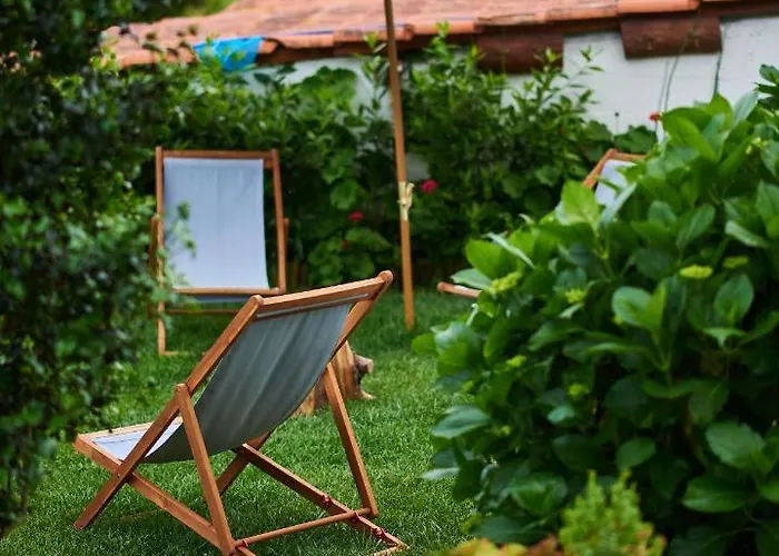 épicos House, Your Away From Home. * Nogueira (Viana do Castelo)